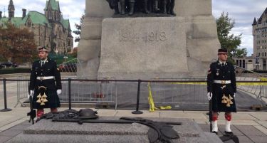 (ВИДЕО-ФОТО) Последната фотографија пред смртта: Ова е војникот кој е убиен од џихадистот во Канада!