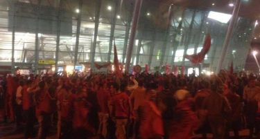 (ФОТО) Албанските фубалери во Тирана пречекани како светски шампиони