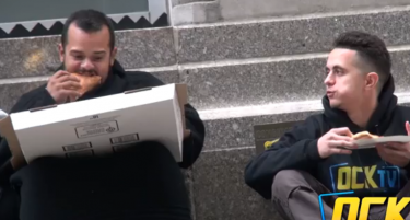 (ВИДЕО) Бездомник направи нешто што може да го промени целиот свет!