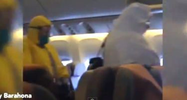 (ВИДЕО) Паника на аеродром: Во заштитни одела упаднале во авион и одвеле пет лица