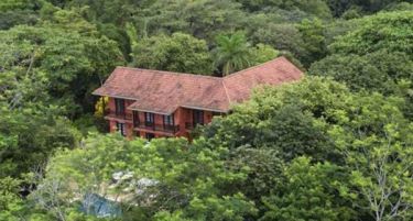(ФОТО) Вака изгледа имотот на Мел Гибсон со приватна џунгла