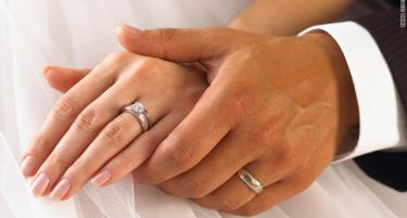 (ВИДЕО) Овој човек ја открил тајната на успешноста на бракот, нема да верувате колку е едноставна!