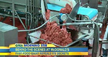 (ВИДЕО) Вистинската слика за „Мекдоналдс“? Конечно покажаа како се прават славните хамбургери