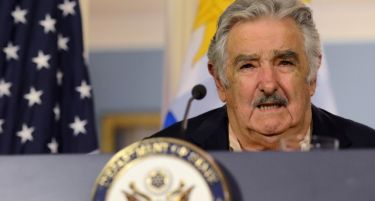 Сиромашниот претседател ја продава својата „буба“!