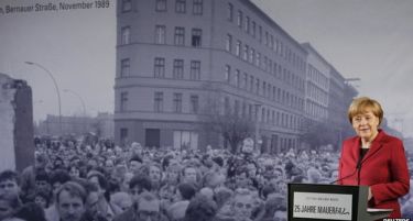 (ВИДЕО) БЕРЛИН ДЕНЕС: Над 100.000 на одбележувањето на четврт век од падот на Берлинскиот ѕид