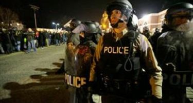 ФЕРГУСОН: Полицаецот даде отказ, седмодневен марш за убиениот