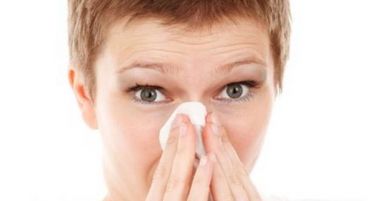 ВИСТИНСКИ ТОЧКИ: Ви тече носот? Запрете го со помош на овие древни методи за 5 минути!