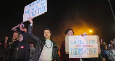 (ВИДЕО) ХАОС: САД ги „тресат“ протести со расен предзнак!