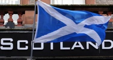 Неколку стотици Шкоти се собрале во Единбург барајќи независност
