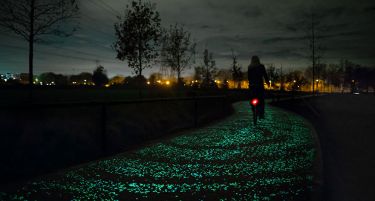 (ФОТО) Соларна велосипедска патека инспирирана од „Ѕвездена ноќ“ на Ван Гог пуштена во Холандија