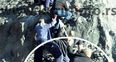 (ВИДЕО) Српскиот министер за вонредни ситуации заглави во жива кал!