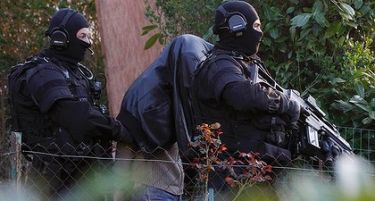 Франција: Разбиена голема мрежа за регрутирање џихадисти
