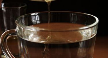 ОВА ТРЕБА ДА ГО ЗНАЕТЕ: Како да подготвите лековита вода со мед!