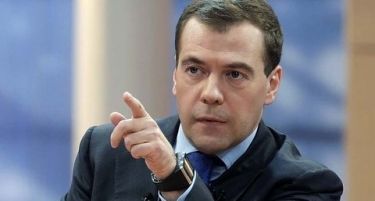 На Русите им олесна-Какви вести им соопшти Медведев?
