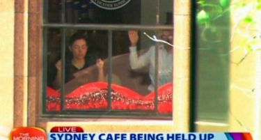 (ФОТО+ВИДЕО) Заложничка драма во Сиднеј: Терорист поставил четири бомби во продавница за чоколади