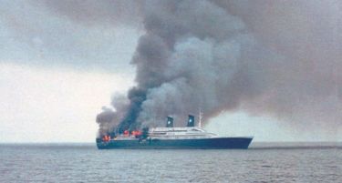 УЖАСИТЕ НА ПЕКОЛНИОТ ТРАЕКТ: „Слепи“ патници живи изгореле под палубата на бродот