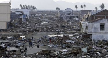 (ВИДЕО) СВЕТОТ СЕ СЕЌАВА: Деценија од цунамито во Индонезија кое однесе 230.000 животи