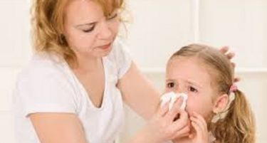 Крварење во носот: Кои се можните причини?!