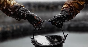 Повторно пад на нафтата, се чека на САД