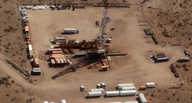 До колку може да падне цената на нафтата?