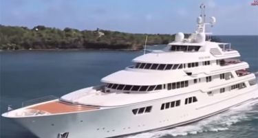 (ВИДЕО) „Ocean Victory“ се закотви во Тиват, величенствената јахта на руски олигарх