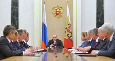 ПУТИНОВА ЧЕСТ: Не чека тешка година, мора да ја одбраниме татковината!