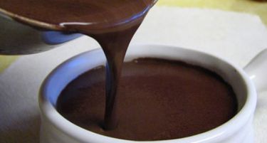 Чудесен пијалок: Ова топло какао ќе ви го намали крвниот притисок и подобри помтењето!