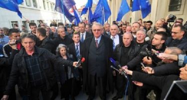 Шешељ: Што ќе ми е пиштол кога сум четнички војвода?!