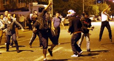 Доселеници на Западниот брег со камења нападнале американски конзули