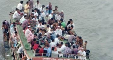 Над 20 исчезнаа, а 32 спасени од брод што потона близу Багладеш