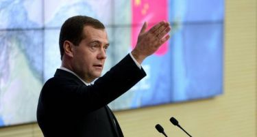 Медведев бара мерки против поскапувањето на храната