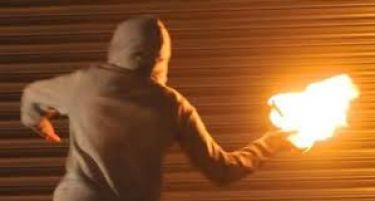 (ВИДЕО) Две бомби фрлени врз медиумски магнат во Хонг Конг