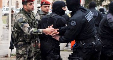 Франција ја зголемува безбедноста со дополнителни 10.000 војници