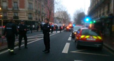 (ВИДЕО) И утрово пукање во Париз, полицајка им подлегна на повредите!