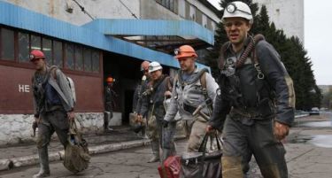 (ВИДЕО) ДРАМА ВО УКРАИНА: Евакуирани 500 рудари кои ги потрупа граната!