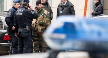 (ВИДЕО) КРАЈ НА ДРАМАТА ВО БРИСЕЛ: Уапсен пијаница со експлозив пред Европскиот парламент!