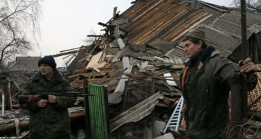 (ВИДЕО) Нови напади над Доњецк: Три деца загинале во бомбардирање на Горловка, а мајките преживеале