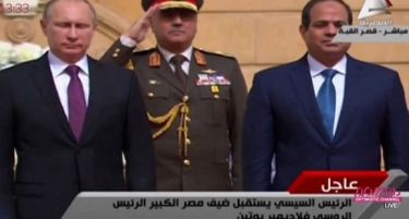 (ВИДЕО) Не сме сигурни дали Путин ја препозна: Египјаните се посрамија при изведување на Руската химна!