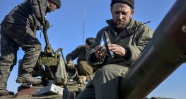 (ВИДЕО) Крах на примирјето: 5 загинати, гаѓан аеродромот во Доњецк, борби околу Дебаљцево