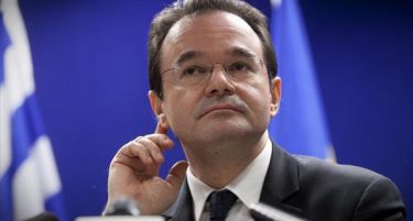 Поранешниот грчки министер за финансии избегна затвор