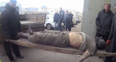 (ВИДЕО 18+) Стравично: Почна извлекувањето на безживотните тела на рударите во Доњецк!