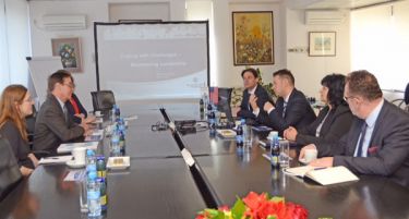 Бројните инвестиции на „Алкалоид“ претставени пред Амбасадорот на САД