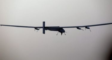 (ФОТО) Авион на соларни батерии се упати на својот прв лет околу светот