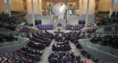 Германија го одобри новиот пакет за спас на Грција