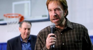 (ВИДЕО) Чак Норис го спасува Бенјамин Нетанјаху во Израел