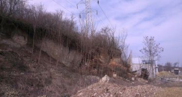 (ФОТО) Лизгање на земјиште во Драчево предизвика прекин на електрична енергија