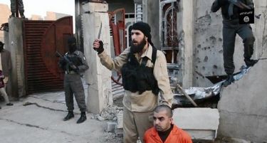 (ВОЗНЕМИРУВАЧКО ВИДЕО) „Исламската држава“ обезглави тројца Курди по повод нивната Нова година