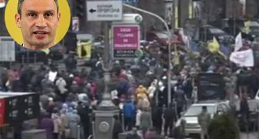 (ВИДЕО) КИЕВ НА УЛИЦИТЕ: Бараат оставка од градоначалникот Кличко и помали трошоци
