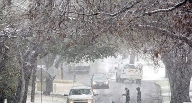 (ВИДЕО) Снежна бура ја парализира Америка од Тексас до Нова Англија