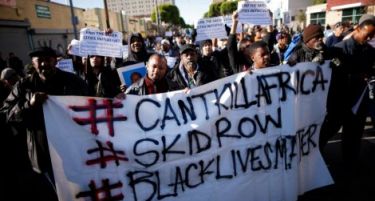 (ВИДЕО) Бруталност на полицијата: Протест поради убиството на бездомникот во Лос Анџелес!